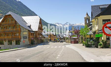 Panoramica di Arties in Lleida, Lerida, Catalogna, Spagna ed Europa Foto Stock