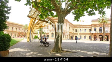 Panoramica della sede del quartiere Nou Barris a Barcellona, Catalunya, Spagna, Europa Foto Stock