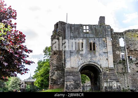 Castello gotico medievale a Newark on Trent, vicino a Nottingham, Nottinghamshire, Inghilterra, Regno Unito. Foto Stock