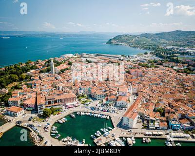 La vista panoramica della costa di capodistria in Slovenia Foto Stock