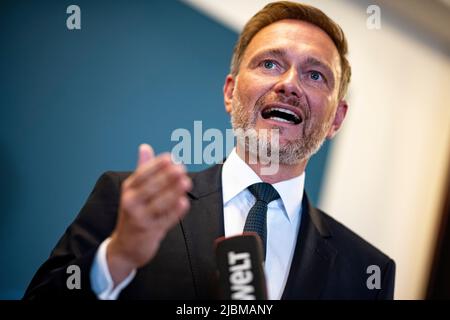 Berlino, Germania. 07th giugno 2022. Christian Lindner (FDP), Ministro federale delle finanze, ha dichiarato la tassa sugli utili in eccesso presso il Ministero delle finanze. Credit: Fabian Sommer/dpa/Alamy Live News Foto Stock