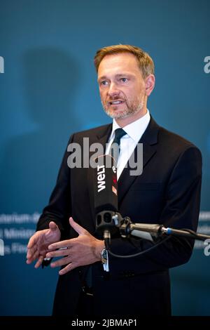 Berlino, Germania. 07th giugno 2022. Christian Lindner (FDP), Ministro federale delle finanze, ha dichiarato la tassa sugli utili in eccesso presso il Ministero delle finanze. Credit: Fabian Sommer/dpa/Alamy Live News Foto Stock