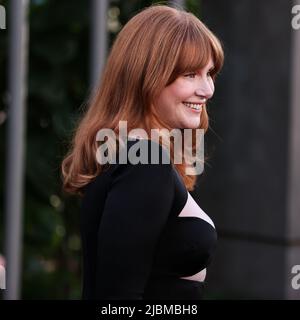 HOLLYWOOD, LOS ANGELES, CALIFORNIA, USA - 06 GIUGNO: L'attrice americana Bryce Dallas Howard che indossa un abito Alex Perry arriva al "Jurassic World Dominion" di Los Angeles Premiere of Universal Pictures, tenuto presso il TCL Chinese Theatre IMAX il 6 giugno 2022 a Hollywood, Los Angeles, California, Stati Uniti. (Foto di Xavier Collin/Image Press Agency) Foto Stock