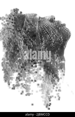 Un ritratto di un uomo con un volto tribale dipinto mescolato con un effetto digitale Foto Stock