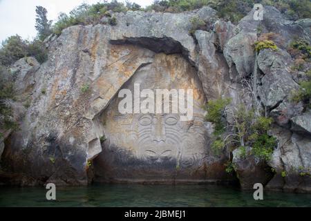Sculture di roccia Maori di mine Bay al Lago Taupo, Nuova Zelanda Foto Stock