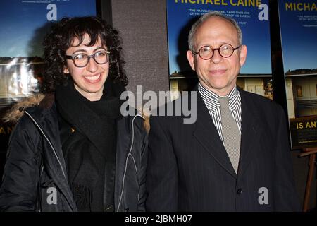 New York, NY, USA. 6 aprile 2009. Mariah Balaban, Bob Balaban alla prima di C'È QUALCUNO? Al Cinema 2. Credit: Steve Mack/Alamy Foto Stock