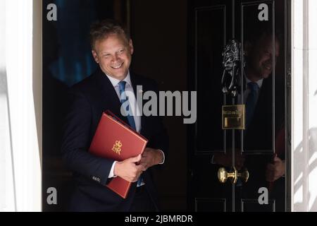 Londra, Regno Unito. 07th giugno 2022. Il Segretario di Stato per il trasporto Grant Shapps lascia Downing Street dopo aver partecipato alla riunione settimanale del Gabinetto. Ieri, il primo ministro britannico Boris Johnson ha ottenuto il sostegno di 211 deputati del partito conservatore durante un voto di fiducia con 148 deputati che votano contro la sua leadership dopo che il voto è stato attivato a seguito della pubblicazione della relazione di sue Gray nei partiti di rottura delle regole di Covid a Downing Street. Credit: Wiktor Szymanowicz/Alamy Live News Foto Stock