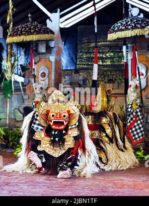 Una danza Barong e Keris, Ubud, Bali, Indonesia Foto Stock