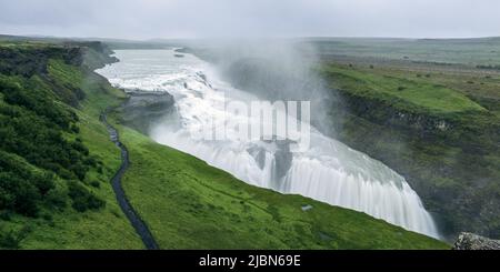 Panorama della famosa cascata Gullfoss, Islanda Foto Stock