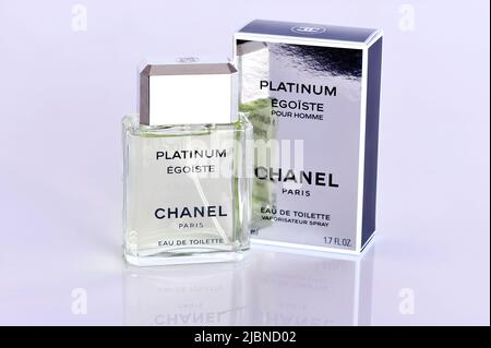 Chanel, Platinum, Egoiste, box, business, vendita, nero venerdì, profumo, bottiglia, fragranza, spirito, odore, prodotto, profumo, mens bottiglia di profumo, parfum, Foto Stock