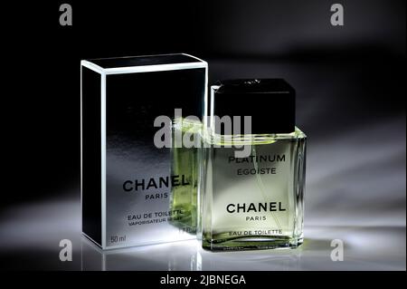 Chanel, Platinum, Egoiste, box, business, vendita, nero venerdì, profumo, bottiglia, fragranza, spirito, odore, prodotto, profumo, mens bottiglia di profumo, parfum, Foto Stock