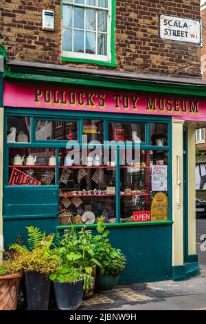 Pollock's Toy Museum in Scala Street nel centro di Londra. Fondata nel 1956 si trasferisce in via Scala nel 1969. Foto Stock