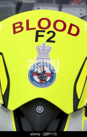 Frome, Somerset, UK - Settembre 25 2021: Vista ravvicinata della parte anteriore di una moto da sangue Yamaha FJR1300 per il servizio volontario di emergenza Freeholers UK Foto Stock