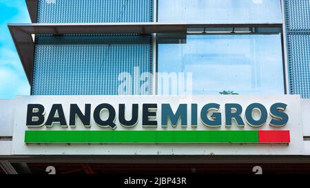 Ginevra, Svizzera - 3 giugno 2022: Banque Migros - Migros Bank AG, con sede a Zurigo, è una controllata al 100% del gruppo svizzero Migros Foto Stock