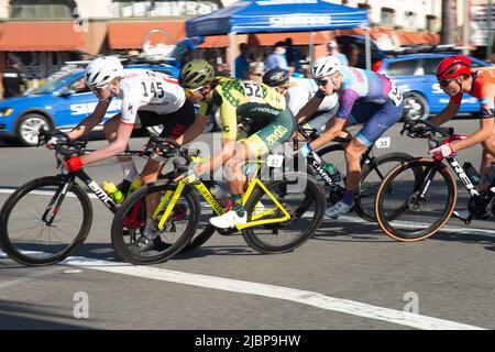 Jared Scott dell'Aevo Cycling Team durante la fase criterium del 2022 Redlands Classic. Foto Stock