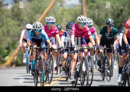 Il peloton femminile durante il Sunset Loop, fase 5 del 2022 Redlands Classic Foto Stock