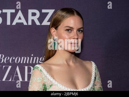 New York, Stati Uniti. 07th giugno 2022. Alicia von Rittberg vestito da Giambattista Valli partecipa alla prima di STARZ 'diventare Elizabeth' New York al Plaza Hotel di New York il 7 giugno 2022. (Foto di Lev Radin/Sipa USA) Credit: Sipa USA/Alamy Live News Foto Stock