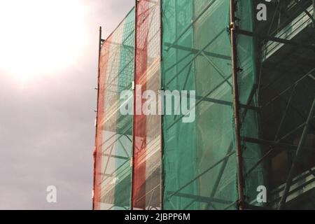 Lavori in corso con la bandiera italiana . Foto Stock