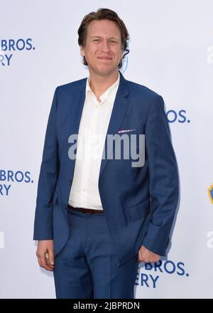 Los Angeles, Stati Uniti. 07th giugno 2022. Pete Holmes camminando sul tappeto rosso alla notte NRDC della commedia a Neuehouse Hollywood a Los Angeles, CA il 7 giugno 2022. (Foto di Scott Kirkland/Sipa USA) Credit: Sipa USA/Alamy Live News Foto Stock