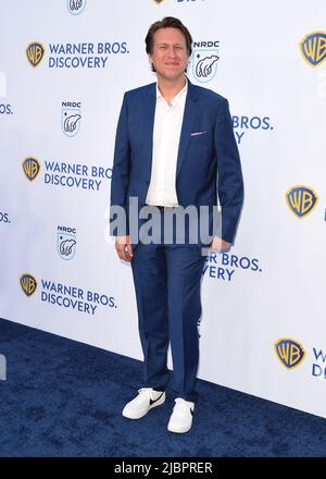 Los Angeles, Stati Uniti. 07th giugno 2022. Pete Holmes camminando sul tappeto rosso alla notte NRDC della commedia a Neuehouse Hollywood a Los Angeles, CA il 7 giugno 2022. (Foto di Scott Kirkland/Sipa USA) Credit: Sipa USA/Alamy Live News Foto Stock