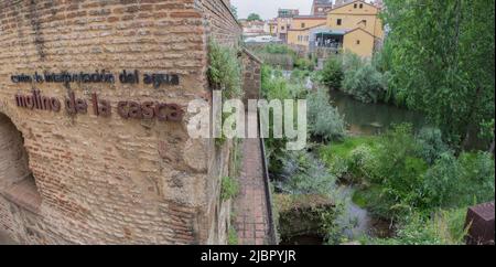 Mulino Molino de la Casca, Plasencia, Spagna. Vecchio mulino a olio del fiume Jerte Foto Stock