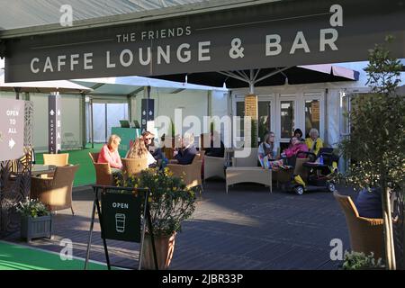 Friends caffe Lounge & Bar, Hay Festival 2022, Hay-on-Wye, Brecknockshire, Powys, Galles, Gran Bretagna, Regno Unito, Regno Unito, Europa Foto Stock