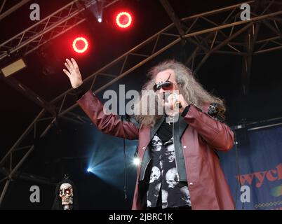 Clive Jackson, noto anche come il Dottore di Dr. E i Medici che si esibiscono al Wychwood Festival di Cheltenham, Regno Unito. Giugno 4, 2022 Foto Stock