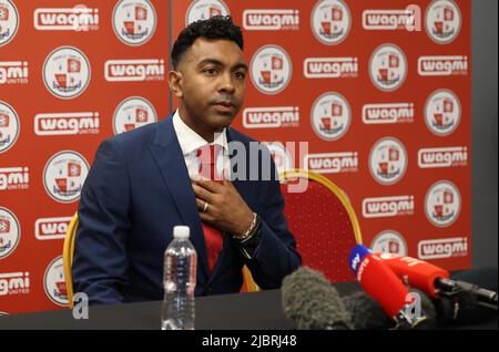 Crawley, Regno Unito. 8th giugno 2022. Il nuovo manager del Crawley Town Football Club Kevin Betsy durante una conferenza stampa al Broadfield Stadium di Crawley. Credit: James Boardman/Alamy Live News Foto Stock