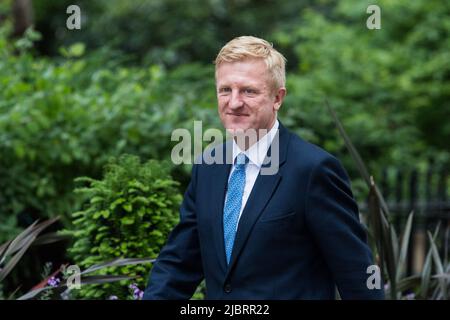 Londra, Regno Unito. 08th giugno 2022. Il Ministro senza portafoglio e il Co-Presidente del Partito conservatore Oliver Downden arriva a Downing Street davanti alle PMQ alla Camera dei Comuni. Credit: Wiktor Szymanowicz/Alamy Live News Foto Stock