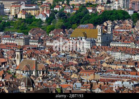 Francia, Doubs, Besancon, dalla collina di Bregille, la Grande Rue, Le chiese di Saint Pierre e Sainte Madeleine, le banchine Foto Stock