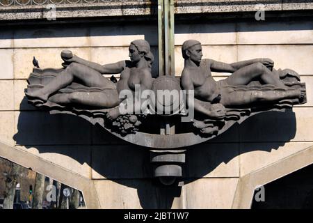 Francia, Rodano, Lione, Kitchener-Marchand ponte sul fiume Saone dal 1947, scultura di Marcel Renard 1959 Foto Stock