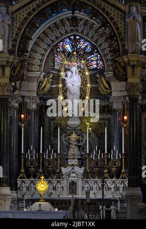 Francia, Rodano, Lione, Basilica di Notre Dame de Fourviere, altare, Vergine e scultura Bambino di Millefaut 1892 Foto Stock