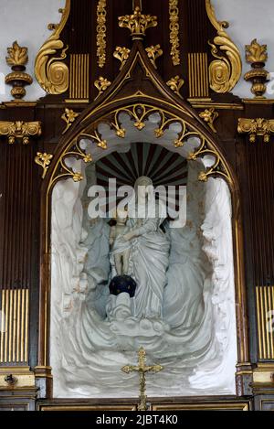 Francia, Somme, Saint Valery sur Somme, Place Saint Martin, chiesa di Saint Martin, coro, altare laterale, Madonna e Gesù Bambino Foto Stock