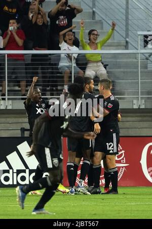 WASHINGTON, DC, USA - 07 GIUGNO 2022: DC United festeggia il traguardo vincente durante una partita di Capital Cup tra D.C United (USA) e Xelaju (GUA) il 07 2022 giugno, presso Audi Field, a Washington, DC. (Foto di Tony Quinn-Alamy Live News) Foto Stock