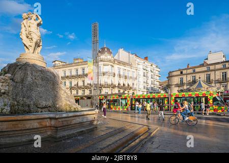 Francia, Herault, Montpellier, centro storico, piazza Comedie, La fontana delle tre grazie Foto Stock