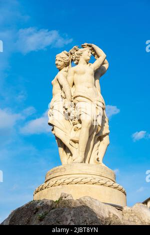 Francia, Herault, Montpellier, centro storico, piazza Comedie, La fontana delle tre grazie Foto Stock