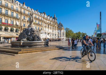 Francia, Herault, Montpellier, centro storico, piazza Comedie, La fontana delle tre grazie Foto Stock