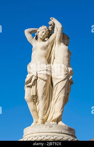 Francia, Herault, Montpellier, centro storico, piazza Comedie, La fontana delle tre grazie Foto Stock