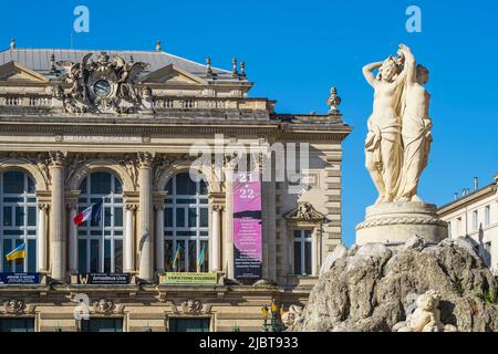 Francia, Herault, Montpellier, centro storico, piazza Comedie, Opera Comedie e la fontana delle tre grazie Foto Stock