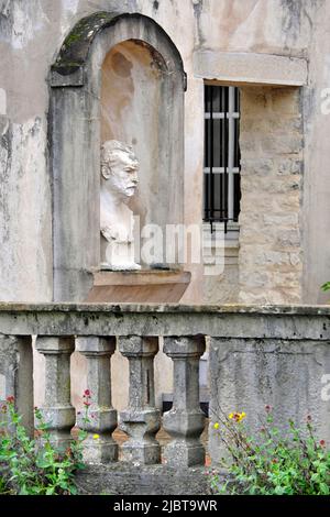 Francia, Giura, Dole, Canal des Tanneurs, casa natale di Louis Pasteur, museo, busto Foto Stock