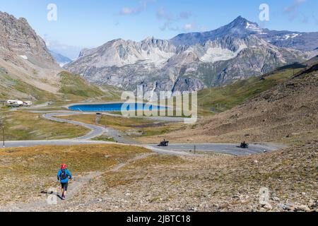 Francia, Savoia, Parco Nazionale della Vanoise, Val-d'Isere, vista dal col de l'Iseran (2770 m) sulla strada per le Grandes Alpes, tra Val-d'Isere e B. Foto Stock