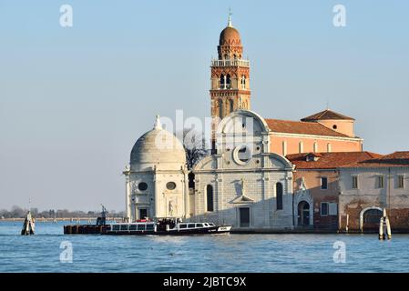 Italia, Veneto, Venezia, dichiarata Patrimonio Mondiale dell'Umanità dall'UNESCO, la chiesa di San Michele in Isola Foto Stock