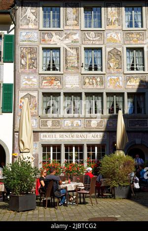 Svizzera, Cantone di Sciaffusa, Stein am Rhein, Centro storico, Centro storico medievale, Case storiche nella piazza del municipio (Rathausplatz) Foto Stock