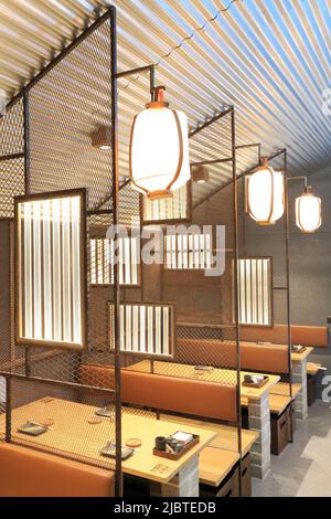 Spagna, Valence, quartiere Ruzafa, ristorante giapponese Hikari Yakitori Bar progettato dall'agenzia di design Masquespacio Foto Stock