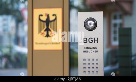 Karlsruhe, Germania - 28 agosto 2021: Abbreviazione BGH. All'ingresso del Bundesgerichtshof - la Corte federale di giustizia tedesca. Foto Stock