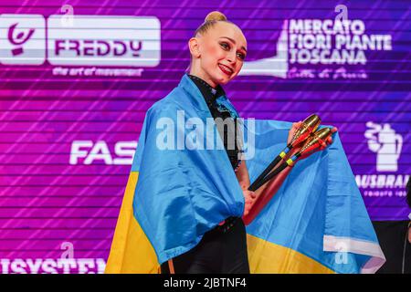 Pesaro, Italia. 05th giugno 2022. Onoprienko Viktoriia (UKR) durante la Ginnastica ritmica di Ficam World Cup 2022 Pesaro all'Arena Vitrifrigo di Pesaro. (Foto di Fabrizio Carabelli/SOPA Images/Sipa USA) Credit: Sipa USA/Alamy Live News Foto Stock