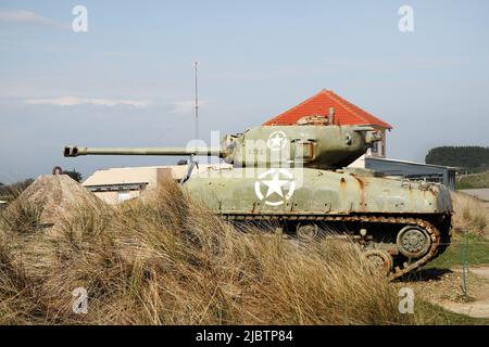M4A1 (76)W HVSS Sherman Tank, Utah Beach Memorial Museum, Normandia, Francia Foto Stock