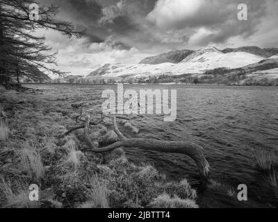 Immagine a infrarossi della costa sud-occidentale di Buttermere nel Lake District National Park, Cumbria, Inghilterra. Foto Stock