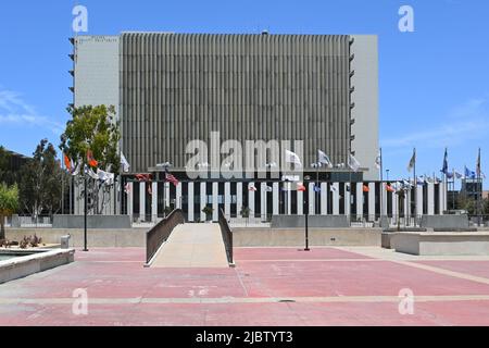 SANTA ANA, CALIFORNIA - 2 GIUGNO 2022: Il tribunale della contea di Orange nel Civic Center Plaza. Foto Stock