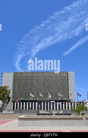 SANTA ANA, CALIFORNIA - 2 GIUGNO 2022: Il tribunale della contea di Orange nel Civic Center Plaza. Foto Stock